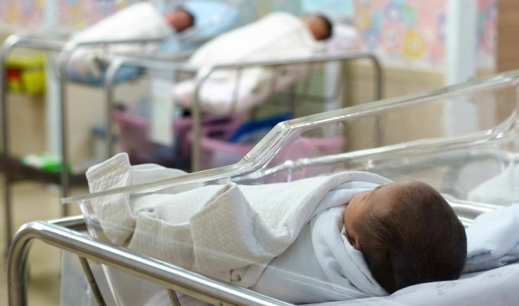 Νεογέννητο μωρό στο Λονδίνο βγήκε θετικό στο τεστ του κορονοϊού