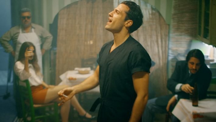 10/10 ακατόρθωτο: Μπορείς να βρεις τον τελευταίο στίχων 10 πασίγνωστων τραγουδιών;