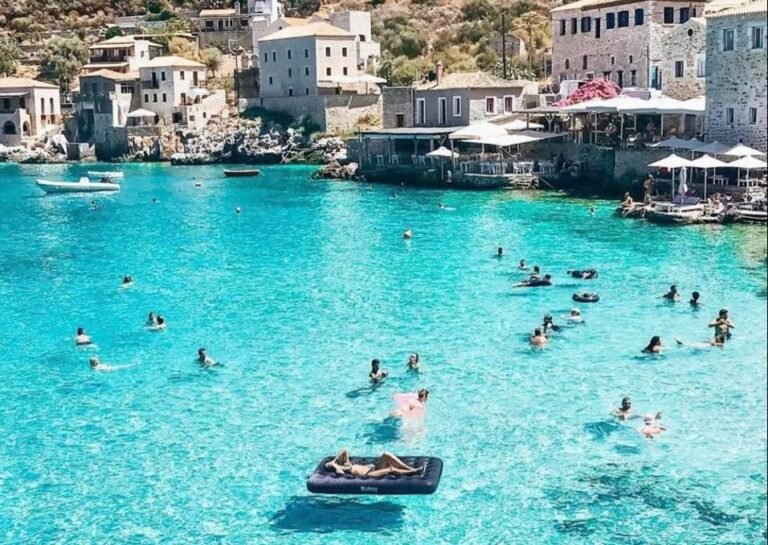 Ταξίδι ζωής: Το ωραιότερο road trip στην Ελλάδα με τις «μυστικές» παραλίες που θα θυμάσαι για μια ζωή