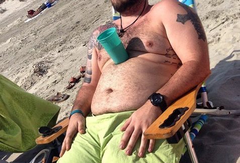 Ο ορισμός της γοητείας: 3 λόγοι για τους οποίους ο άντρας οφείλει να έχει μπυροκοίλι