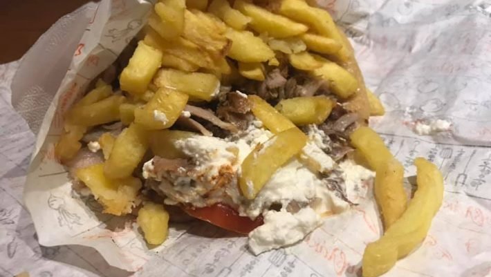 «Να σου φέρω ένα και ΑΝ το φας, τα ξαναλέμε»; Είναι αυτό το μεγαλύτερο και πιο νόστιμο πιτόγυρο, που έχεις φάει ποτέ;