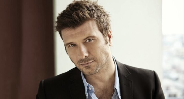 10/10 ούτε ο Πλούταρχος ο ίδιος: Θα συμπληρώσεις σωστά τον στίχο 10 τραγουδιών όλοι τραγουδάμε λάθος;