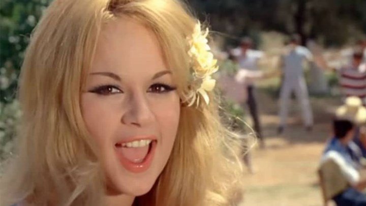 Μέχρι 7/10 μπορείς: Θα βρεις το ανδρικό όνομα που λείπει από 10 πασίγνωστα τραγούδια;