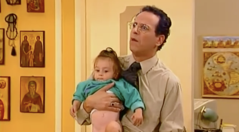 To «Χρυσάνθεμο» βγάζει νέο βίντεο και αποκαλύπτει κάτι απίστευτο για το «Κωνσταντίνου και Ελένης» (Vid)