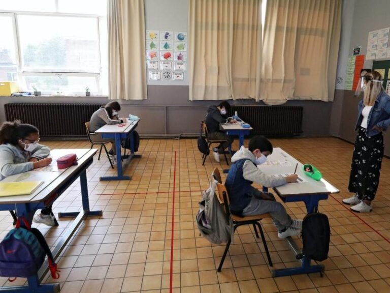 Τα πάνω κάτω: Η σημαντική αλλαγή στα σχολεία λόγω των 293 κρουσμάτων