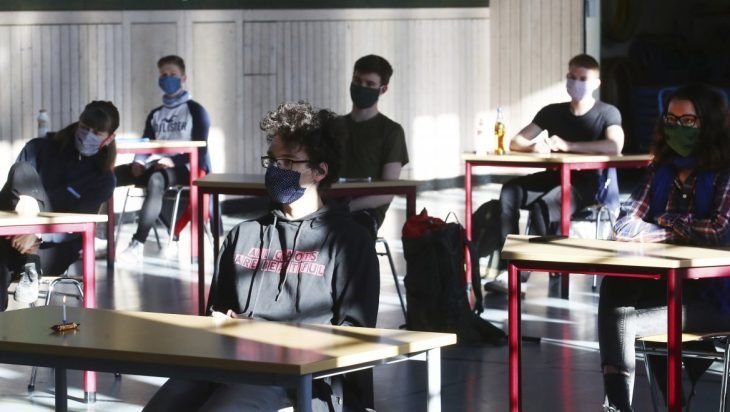 Βαριά καμπάνα: Αυτές θα είναι οι κυρώσεις για μαθητές και καθηγητές που δεν θα φορούν μάσκα