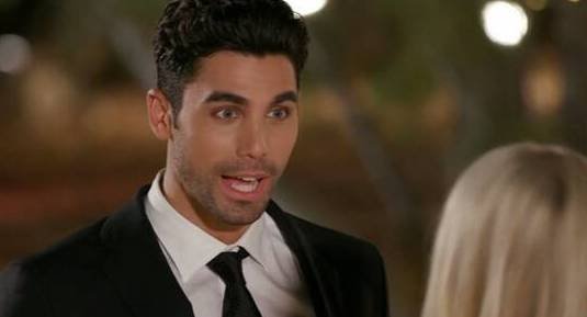 «Είναι σα μάνα του»: Η «μεγαλοκοπέλα» που δήλωσε 38 ετών στο «The Bachelor» την πάτησε άσχημα (Pics)