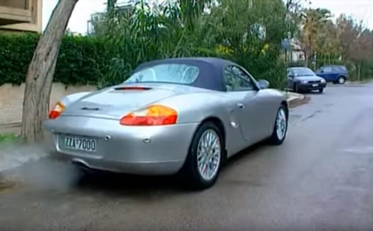 10/10 μόνο ρομπότ: Μπορείς να βρεις την ελληνική σειρά από μια φωτό του πρωταγωνιστή στο αυτοκίνητό του;