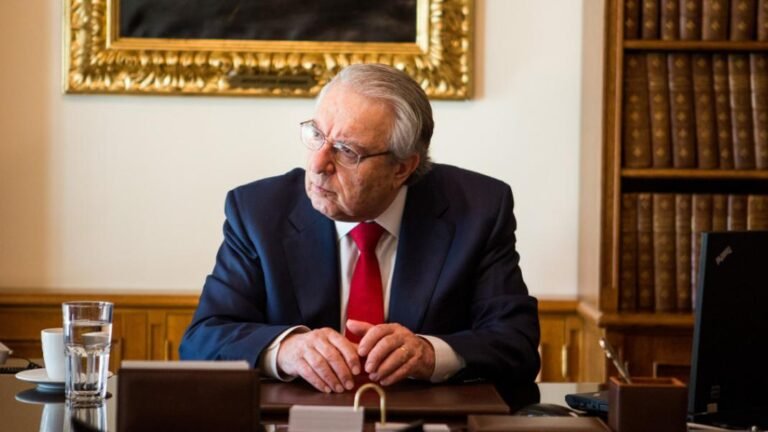 10/10 ούτε ο Μπαμπινιώτης: Θα βρεις πώς γράφονται 10 λέξεις που όλοι νομίζουν πως ξέρουν την ορθογραφία τους;