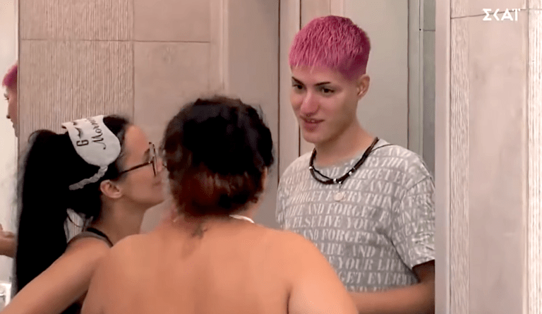 Φάνηκε αυτό που δεν έπρεπε: Ο Θέμης στο ντους με συμπάικτη του στο σπίτι του «Big Brother» (Pic)