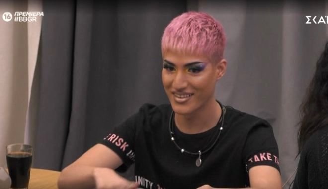 Xαμός στο «Big Brother» με τον Θέμη: Μακιγιάρει άνδρα συμπαίκτη του σαν γυναίκα και η φωτό διχάζει (Pic)