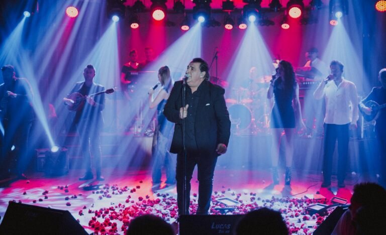 10/10 μόνο 1/100: Θα βρεις τον στίχο που λείπει από τα 10 διασημότερα μπουζουκοτράγουδα;