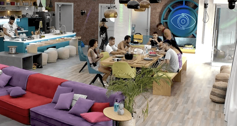 Με το χέρι εκεί που δεν πρέπει: Παίκτρια του «Big Brother» ξεχνιέται και μας χαρίζει το πιο άκομψο πλάνο (Pic)