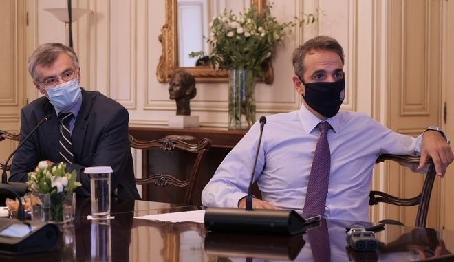 Πιο αυστηρά απ’ ό,τι αναμενόταν: Τα μέτρα στα οποία κατέληξε ο πρωθυπουργός και ανακοινώνονται αύριο