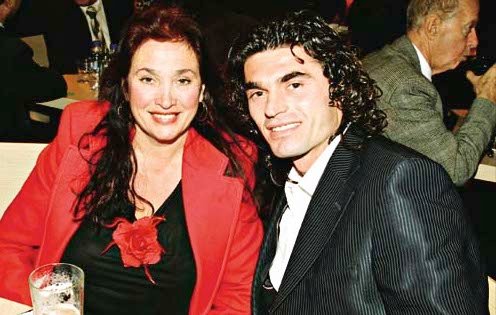 Ρούλα Βροχοπούλου: Το έριξε στις πλαστικές και μείναμε άφωνοι με τη νέα της εικόνα (Vid)