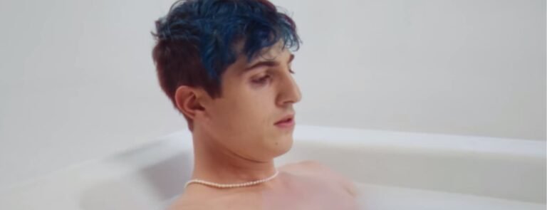 Το viral καινούριο τραγούδι του 24χρονου εκκεντρικού γιου, του Γιάννη Πάριου και της Σοφίας Αλιμπέρτη