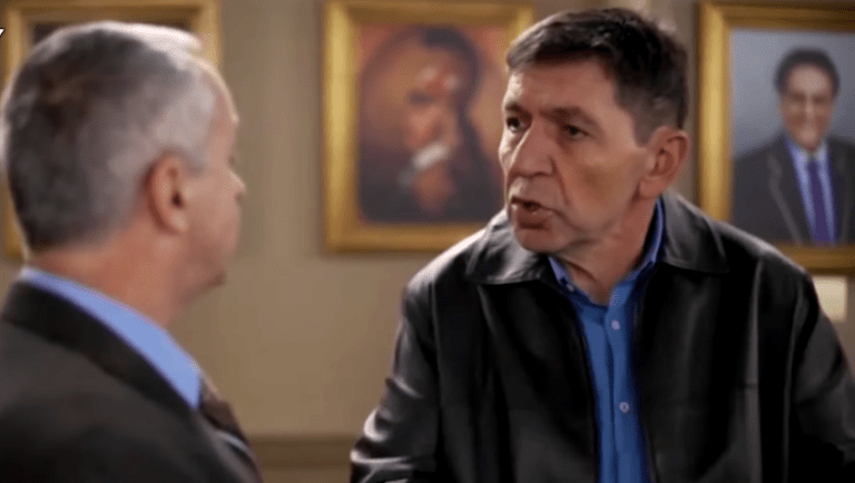 Μέσα στα αίματα: Τροχαίο ατύχημα για τον «Φατσέα» στο «Καφέ της Χαράς» (Pics)