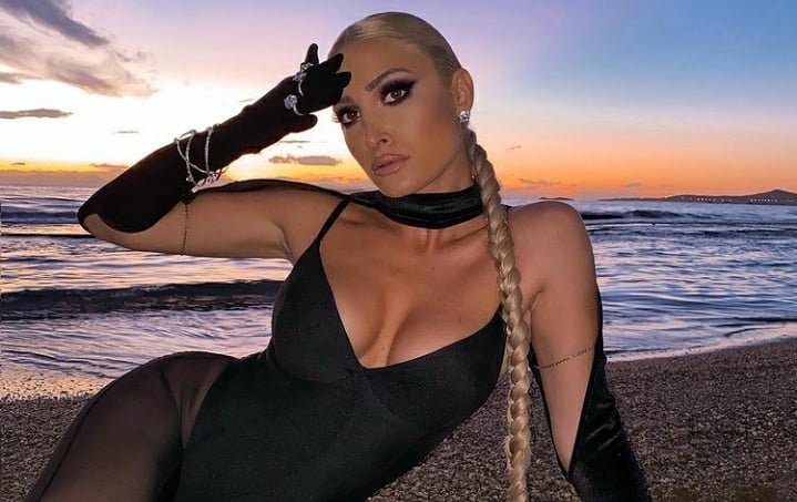 O no.1 θαυμαστής της Ιωάννας Τούνη σχεδίασε το πρόσωπο της στο κεφάλι του