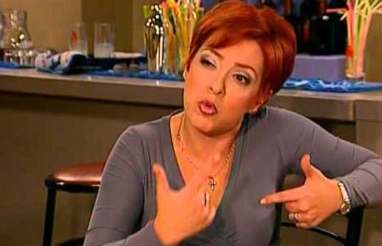 Ελένη Ράντου: Στα 55 της «απαντά» στις influencers με το κορμί της με μαγιό και αποθεώνεται (Pic)