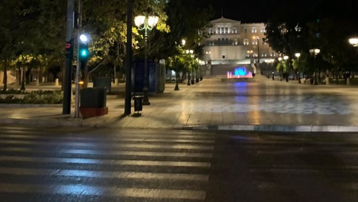 Κατεβάζει ρολά η Αθήνα: Τα 5 νέα μέτρα που αναμένεται να ισχύσουν από τις 3 Ιανουαρίου