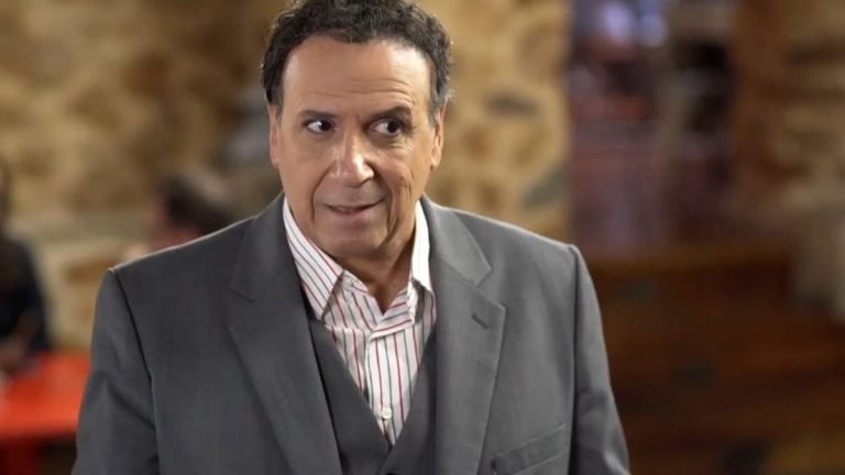 Αισχρό εξώφυλλο κατά Xάρη Ρώμα: «Eίναι παιδεραστής, ασελγεί σε ανήλικα» (Pic)