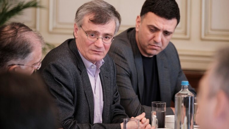 Έκτακτες ανακοινώσεις Κικίλια μετά τα πάνω από 3.000 κρούσματα που ανακοινώνονται σήμερα