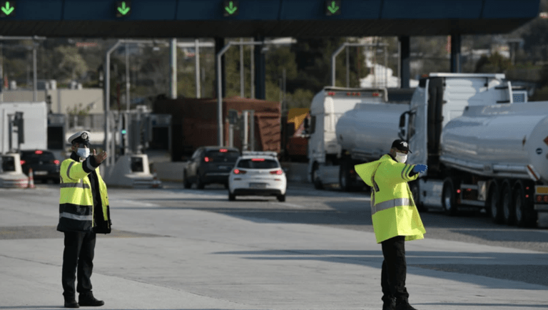 Άρση lockdown: Τεράστια ανατροπή με  μετακινήσεις Πάσχα, σχολεία και εστίαση