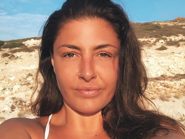 Με μαγιό, χωρίς Photoshop: Η απάντηση της Έλενας Παπαρίζου σε όσους την χαρακτήρισαν «χοvτρή» (Pic)