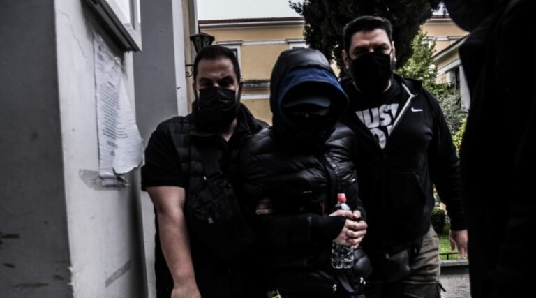 Κυκλοφόρησε: Το πρώτο 24ωρο του Μένιου Φουρθιώτη στις φυλακές Κορυδαλλού (video)