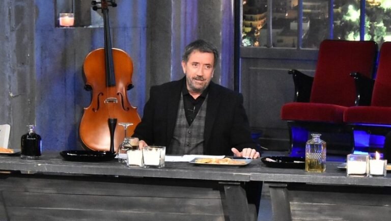 «Δεν τους θέλω»: Έτσι έκανε ο Παπαδόπουλος τον ΣΚΑΪ να το φυσάει και να μην κρυώνει με το «Στην υγειά μας»