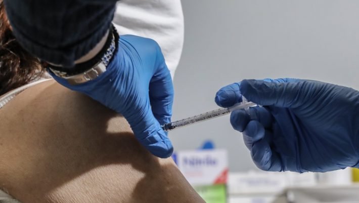 4η δόση: Τότε θα ξανακάνουν εμβόλιο για τον κορωνοϊό όσοι ολοκλήρωσαν και την 3η δόση