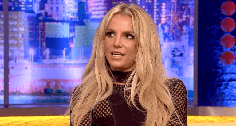 «Δεν είμαι έγκυος, καταβροχθίζω πολύ φαγητό»: H Britney Spears δείχνει το κορμί της ακριβώς όπως είναι (Pics)