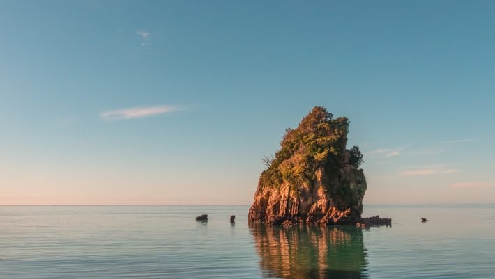 «Το Δάκρυ της Αφροδίτης»: Το ωραιότερο μέρος για να κολυμπήσεις στην Ελλάδα τρέλανε και φέτος τους τουρίστες (Pics)