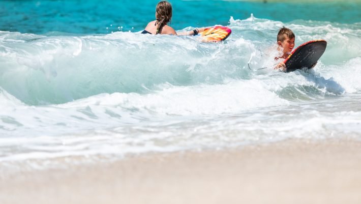 2,5 ώρες οδικώς, 50 ευρώ τη μέρα όλα μαζί: Η πόλη με τις πιο ζεστές παραλίες στην Ελλάδα τον Σεπτέμβρη παίζει χωρίς αντίπαλο (Pics)