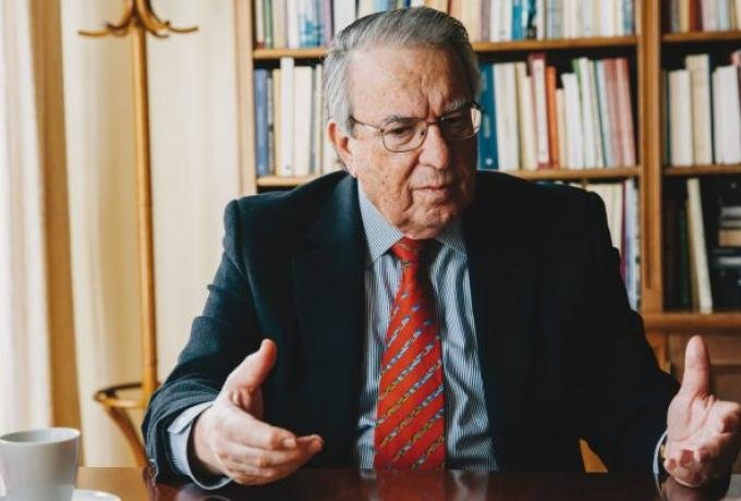 Λυπήσου τον Μπαμπινιώτη και σταμάτα να τις «σκοτώνεις»: Οι 2 ελληνικές φράσεις που 9/10 κάνουν λάθος. Εσύ;