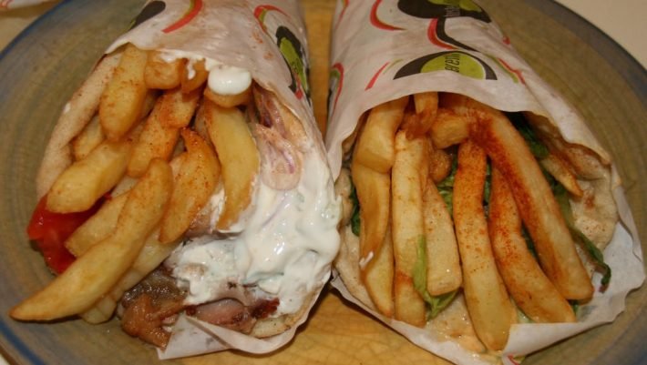 Τιμή – σοκ: Τόσο κοστίζει το πιτόγυρο μετά τις αυξήσεις – φωτιά