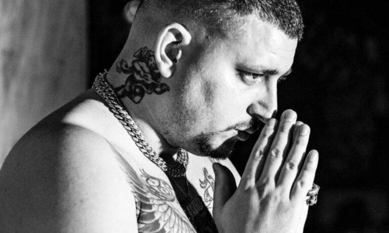 Η σοκαριστική λεπτομέρεια της φωτογραφίας του Mad Clip μέσα από το νεκροτομείο (Vid)