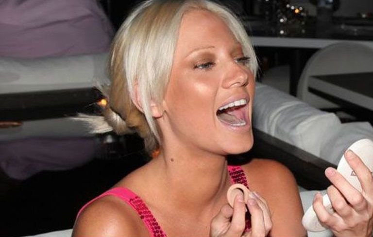 «Η εγκυμοσύνη δεν αντέχεται»: Η πρώτη φωτό της εγκυμονούσας Τζούλιας Αλεξανδράτου με μαγιό (Pic)