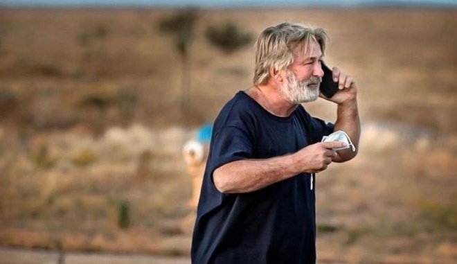 «Η σφαίρα τοποθετήθηκε επίτηδες»: Ανατροπή στην «εκτέλεση» της Χάτσινς απ’ τον Μπάλντουιν