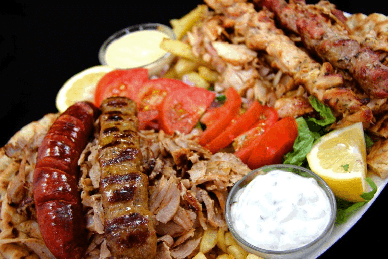 Τεράστιες μερίδες, καλές τιμές: Το σουβλατζίδικο που στα δίνει όλα στο χέρι τρελαίνει την Αθήνα (Pics)