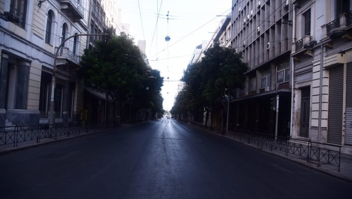 «Βόμβα» Βατόπουλου για νέο lockdown | Οι 10 περιοχές που «βουλιάζουν» στον κορωνοϊό