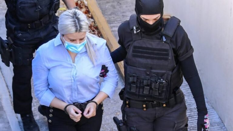 Ραγδαίες εξελίξεις: Η πρώτη εμφάνιση του 40χρονου με τον οποίο είχε εμμονή η βιτριολίστρια Έφη (Vid)