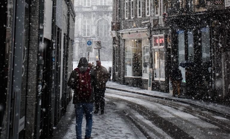 Διακοπές Χριστουγέννων: Τα 2 μέτρα που θα ισχύσουν φέτος μόνο για τους ανεμβολίαστους