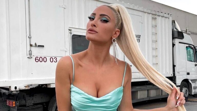 Βρισίδι-έπος στην Τούνη: Φίλη της της έστειλε κατα λάθος μήνυμα στο οποίο την έλεγε «τζαμπατζού και φτηνιάρα» (Pic)