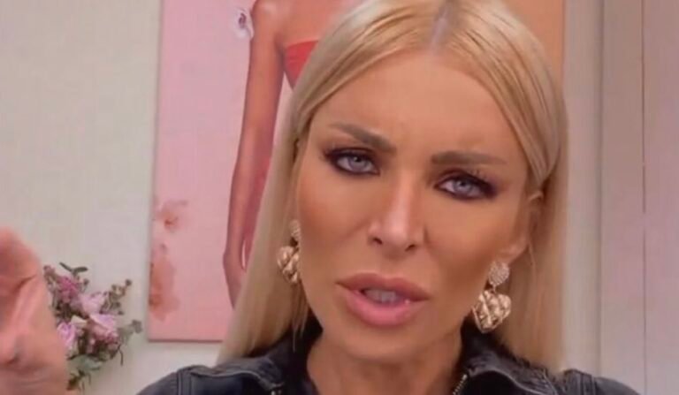 «Δεν έχω λόγια…»: Άγνωστοι κατέστρεψαν το αυτοκίνητο της Κατερίνας Καινούργιου – Η πρώτη εικόνα (Pic)