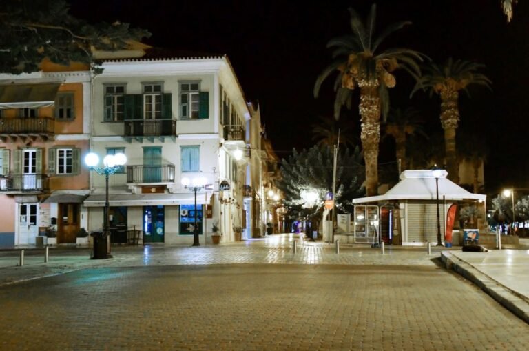 Σκληρή καραντίνα: Αυτά είναι τα νέα μέτρα για τους ανεμβολίαστους μετά την έκρηξη κρουσμάτων