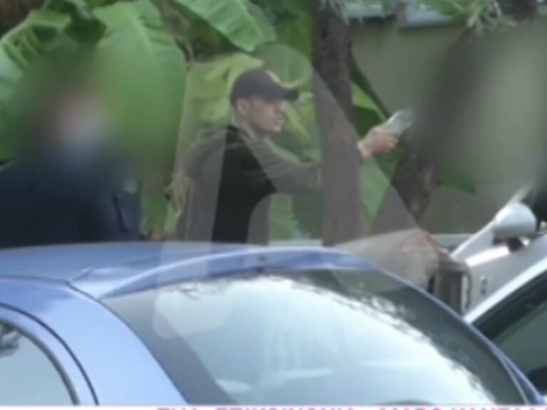 Ξέσπασμα του Τάσου Ξιαρχό πετώντας ένα μπουκάλι έξω από το Κρατικό Νίκαιας (vid)