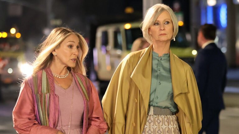 And Just Like That… | H Miranda επιστρέφει ερωτευμένη με γυναίκα στο νέο Sex & the City – H πρώτη εικόνα (Vid)