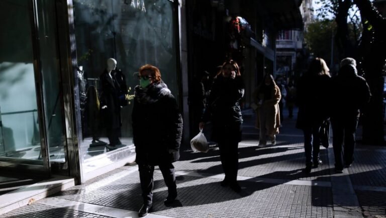 «Βόμβα» γενικού lockdown μετά το δραματικό ρεκόρ των πάνω από 15.000 κρουσμάτων που ανακοινώνονται σήμερα