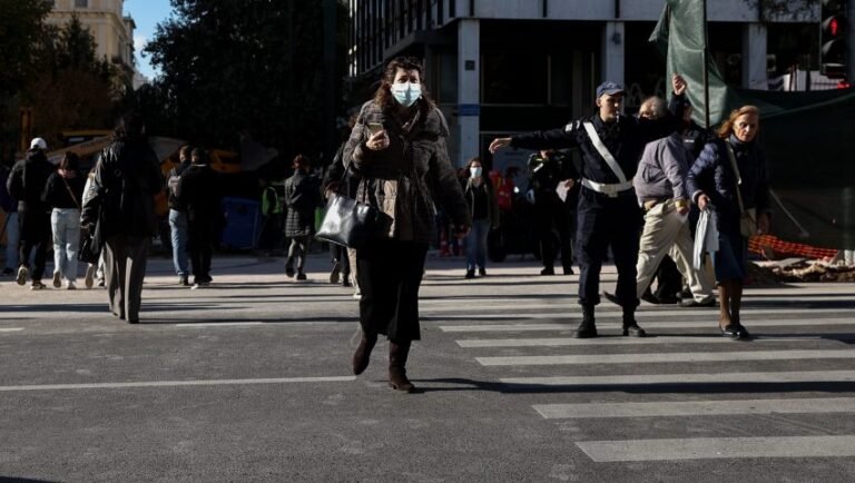 Για να μην πάμε σε lockdown: Τα σκληρά μέτρα που θα ισχύουν από 16 Ιανουαρίου για ανεμβολίαστους και εμβολιασμένους